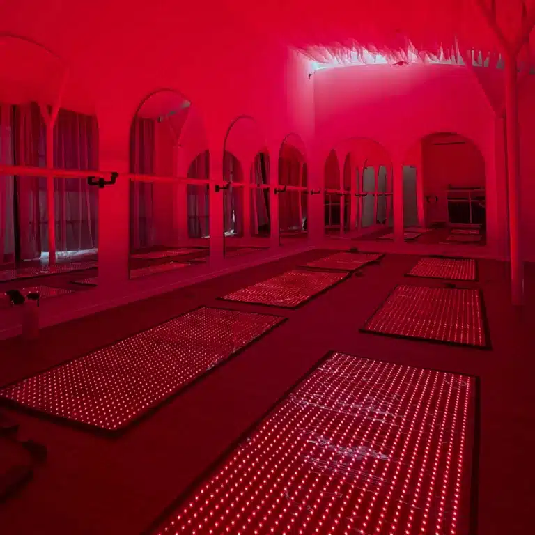 Rotlichttherapie als Zusatzangebot im Yogastudio 3 How to Increase Yoga Studio Revenue with Red Light 02 1786177700944443524
